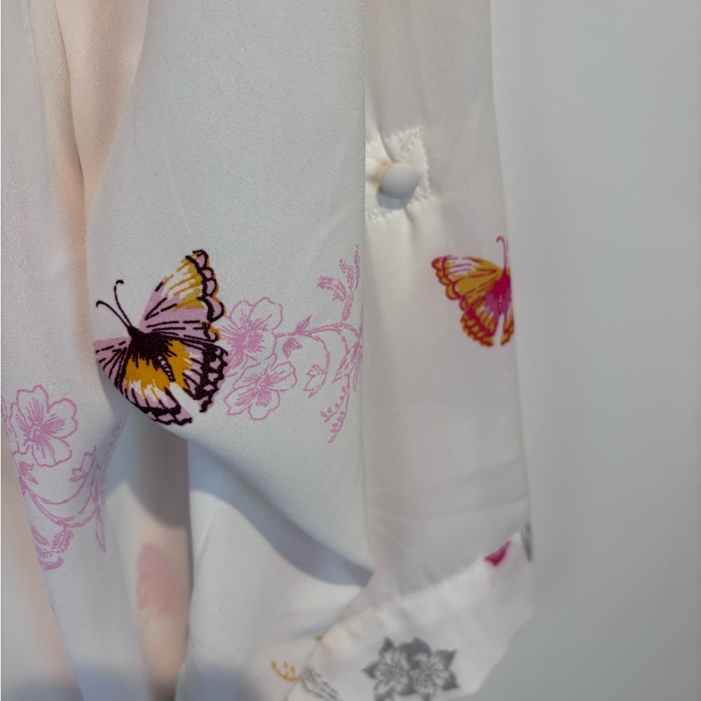 Torrid “Harper Butterflies” Blouse • Size 2 • White / Butterfly Print - Picture 12 of 16